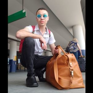 Meet your Posher, Adrien